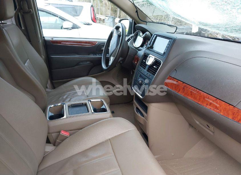 Photo 5 of 2014 Chrysler Town & COUNTRY TOURING (VIN 2C4RC1BGXER348433)