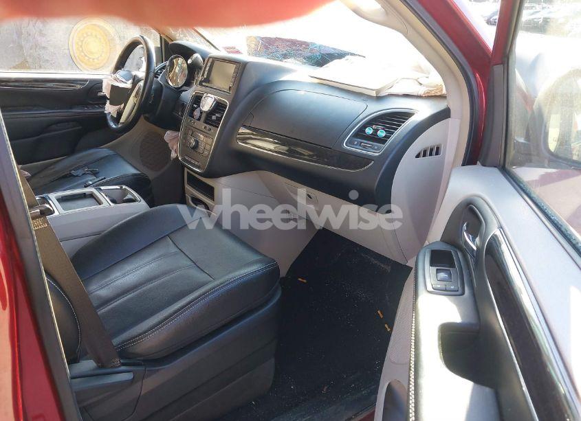 Photo 5 of 2014 Chrysler Town & COUNTRY TOURING (VIN 2C4RC1BGXER436379)