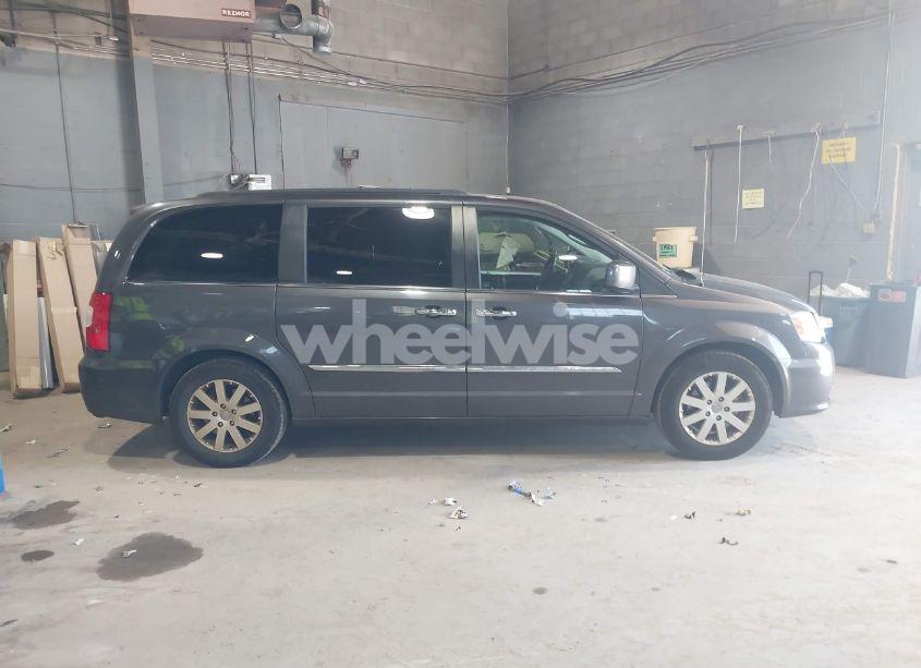 Photo 13 of 2015 Chrysler Town & COUNTRY TOURING (VIN 2C4RC1BGXFR602434)