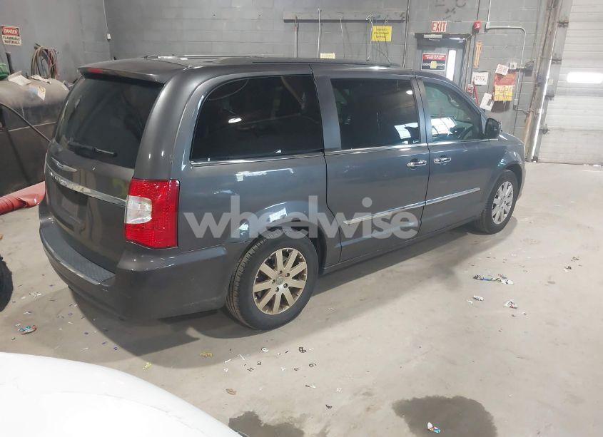 Photo 4 of 2015 Chrysler Town & COUNTRY TOURING (VIN 2C4RC1BGXFR602434)