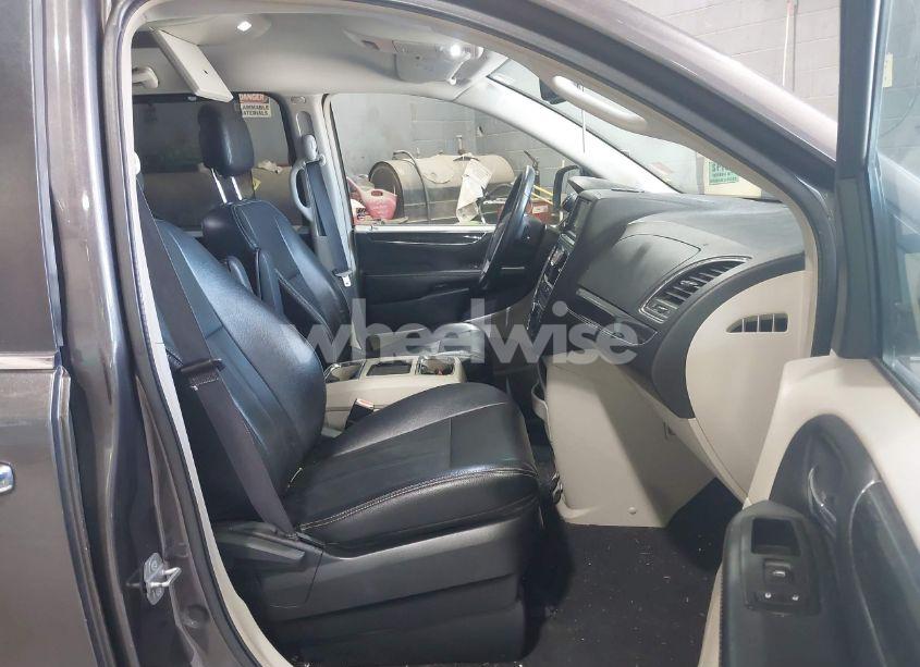 Photo 5 of 2015 Chrysler Town & COUNTRY TOURING (VIN 2C4RC1BGXFR602434)