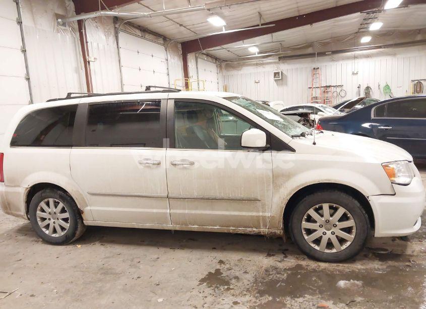 Photo 13 of 2015 Chrysler Town & COUNTRY TOURING (VIN 2C4RC1BGXFR629861)