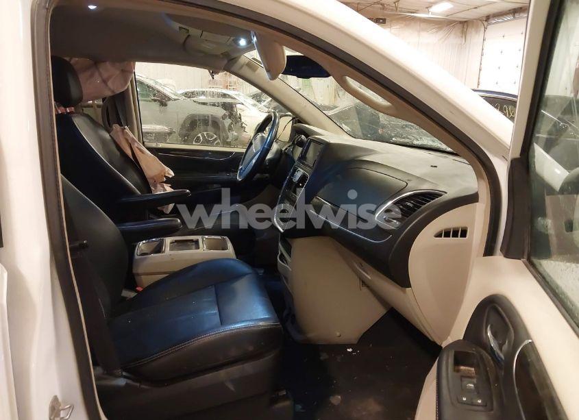 Photo 5 of 2015 Chrysler Town & COUNTRY TOURING (VIN 2C4RC1BGXFR629861)