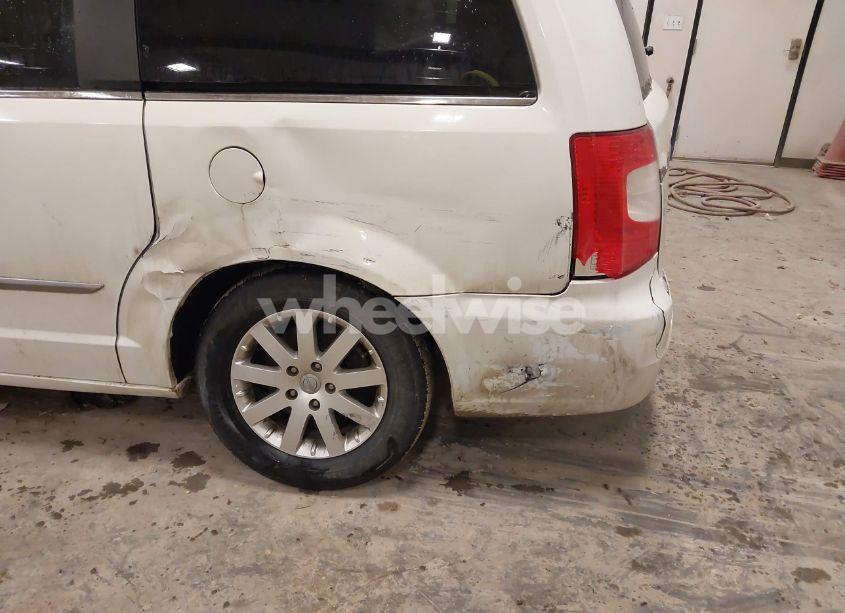 Photo 6 of 2015 Chrysler Town & COUNTRY TOURING (VIN 2C4RC1BGXFR629861)