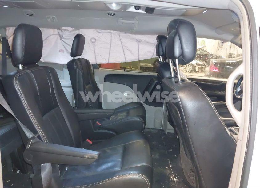 Photo 8 of 2015 Chrysler Town & COUNTRY TOURING (VIN 2C4RC1BGXFR629861)