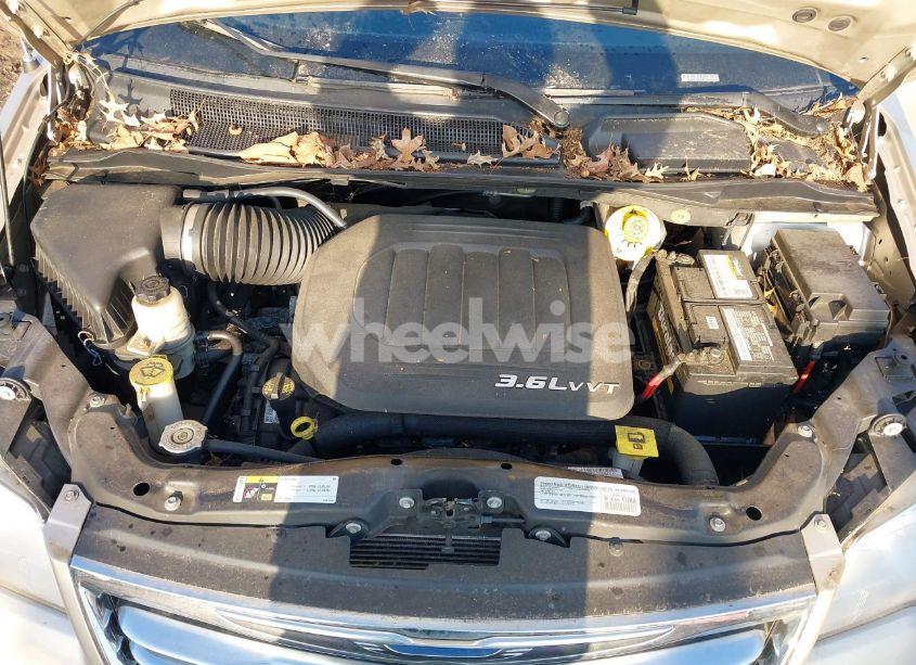 Photo 10 of 2015 Chrysler Town & COUNTRY TOURING (VIN 2C4RC1BGXFR644571)