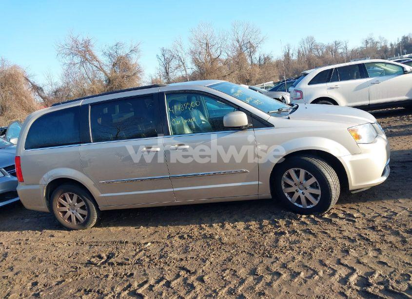 Photo 13 of 2015 Chrysler Town & COUNTRY TOURING (VIN 2C4RC1BGXFR644571)