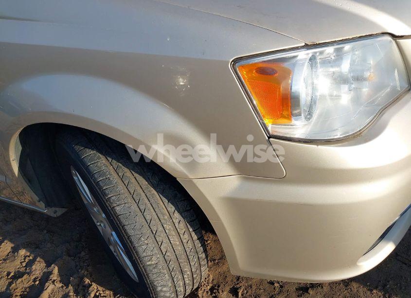 Photo 18 of 2015 Chrysler Town & COUNTRY TOURING (VIN 2C4RC1BGXFR644571)