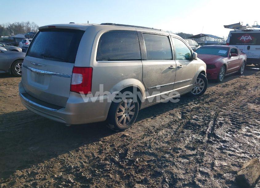 Photo 4 of 2015 Chrysler Town & COUNTRY TOURING (VIN 2C4RC1BGXFR644571)