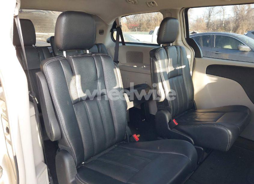 Photo 8 of 2015 Chrysler Town & COUNTRY TOURING (VIN 2C4RC1BGXFR644571)