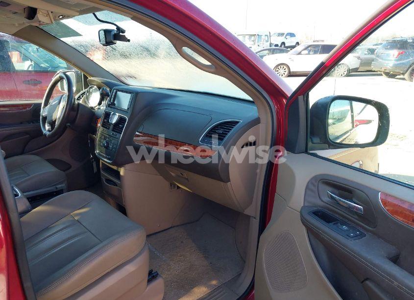 Photo 5 of 2015 Chrysler Town & COUNTRY TOURING (VIN 2C4RC1BGXFR727725)