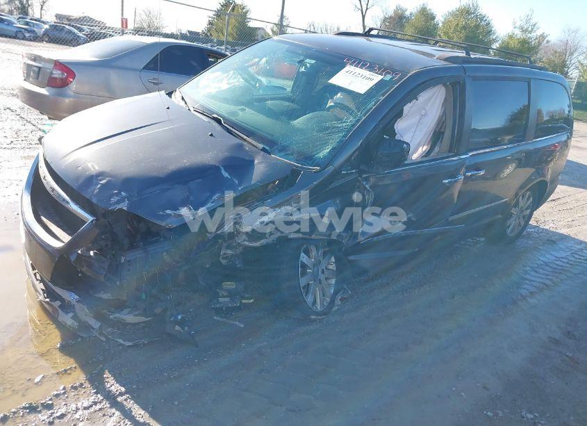 Photo 2 of 2016 Chrysler Town & COUNTRY TOURING (VIN 2C4RC1BGXGR127904)