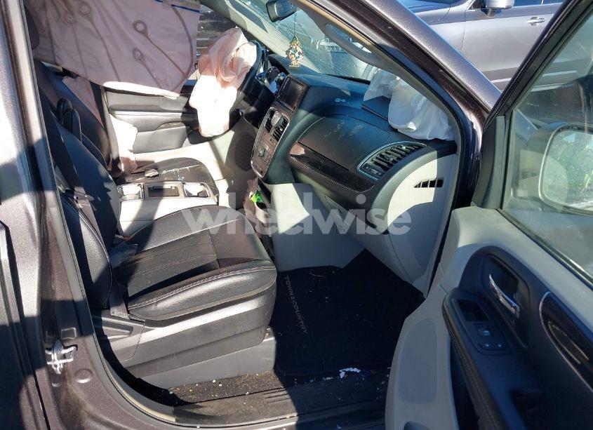 Photo 5 of 2016 Chrysler Town & COUNTRY TOURING (VIN 2C4RC1BGXGR127904)