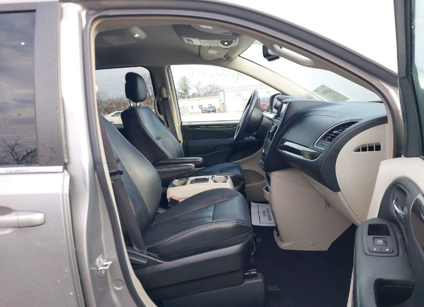 Photo 5 of 2016 Chrysler Town & COUNTRY TOURING (VIN 2C4RC1BGXGR158084)