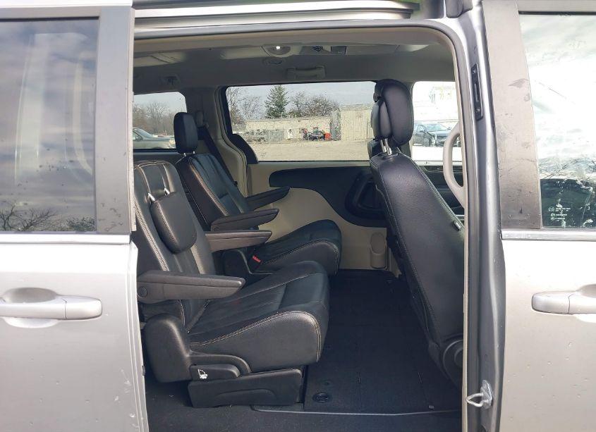 Photo 8 of 2016 Chrysler Town & COUNTRY TOURING (VIN 2C4RC1BGXGR158084)