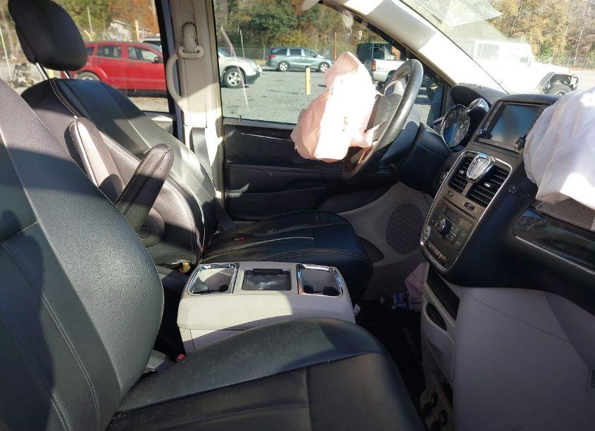 Photo 5 of 2016 Chrysler Town & COUNTRY TOURING (VIN 2C4RC1BGXGR222351)