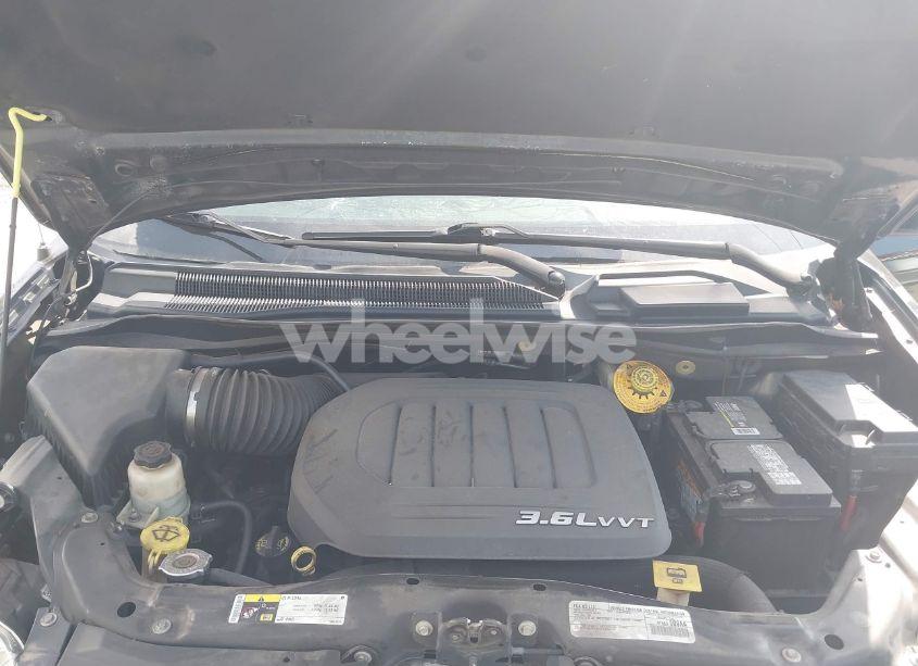 Photo 10 of 2016 Chrysler Town & COUNTRY TOURING (VIN 2C4RC1BGXGR230272)