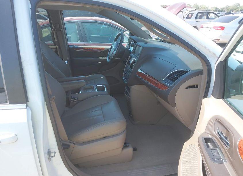 Photo 5 of 2016 Chrysler Town & COUNTRY TOURING (VIN 2C4RC1BGXGR245757)