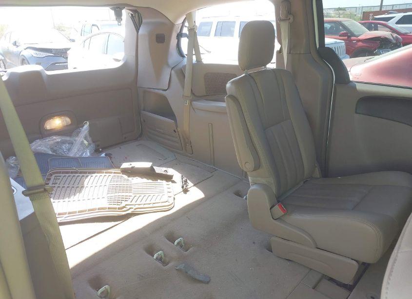 Photo 8 of 2016 Chrysler Town & COUNTRY TOURING (VIN 2C4RC1BGXGR245757)