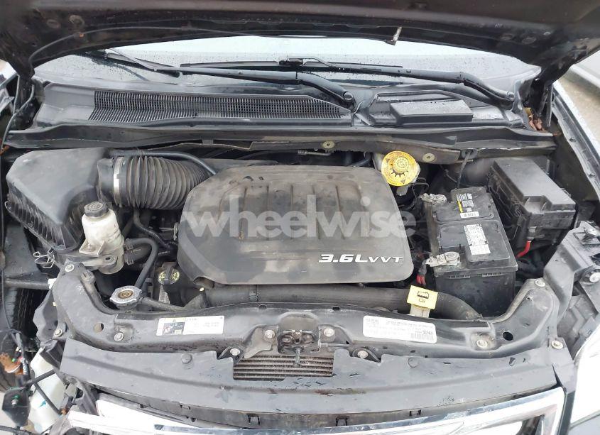 Photo 10 of 2016 Chrysler Town & COUNTRY TOURING (VIN 2C4RC1BGXGR260064)