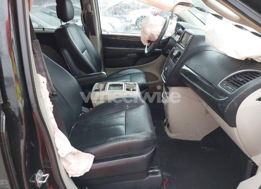 Photo 5 of 2016 Chrysler Town & COUNTRY TOURING (VIN 2C4RC1BGXGR260064)