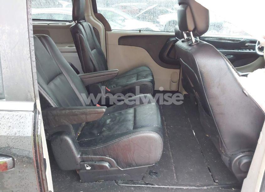 Photo 8 of 2016 Chrysler Town & COUNTRY TOURING (VIN 2C4RC1BGXGR260064)