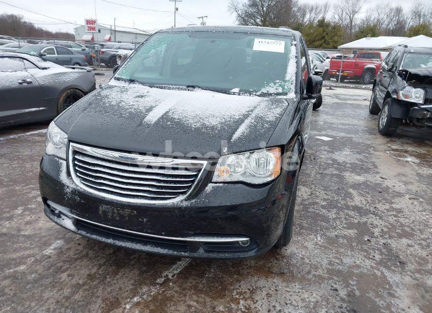 Photo 2 of 2016 Chrysler Town & COUNTRY TOURING (VIN 2C4RC1BGXGR261165)