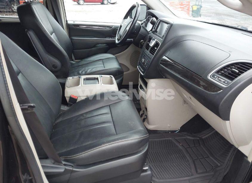 Photo 5 of 2016 Chrysler Town & COUNTRY TOURING (VIN 2C4RC1BGXGR261165)