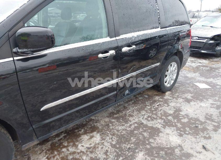 Photo 6 of 2016 Chrysler Town & COUNTRY TOURING (VIN 2C4RC1BGXGR261165)