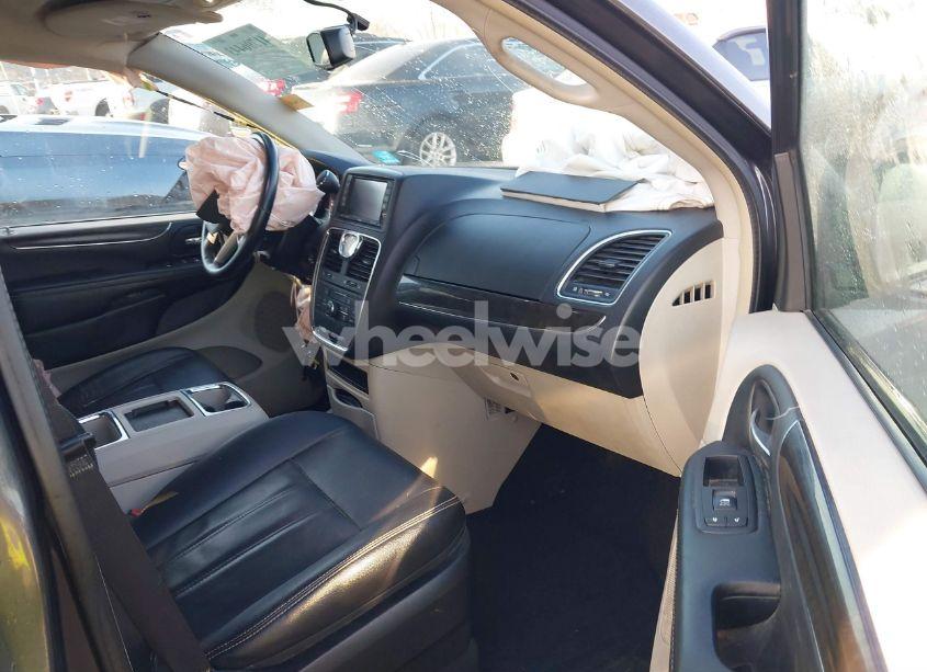 Photo 5 of 2016 Chrysler Town & COUNTRY TOURING (VIN 2C4RC1BGXGR287362)