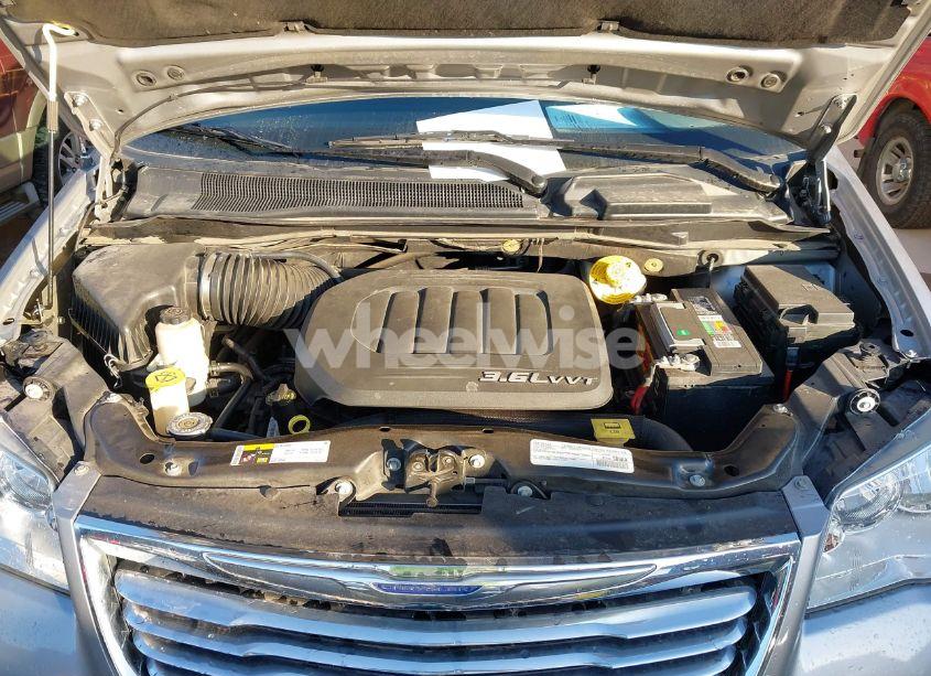 Photo 10 of 2016 Chrysler Town & COUNTRY TOURING (VIN 2C4RC1BGXGR292741)