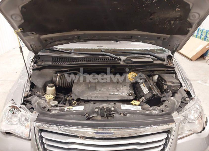 Photo 10 of 2016 Chrysler Town & COUNTRY TOURING (VIN 2C4RC1BGXGR294764)