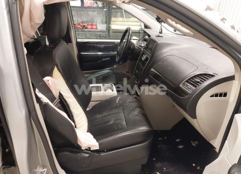 Photo 5 of 2016 Chrysler Town & COUNTRY TOURING (VIN 2C4RC1BGXGR294764)