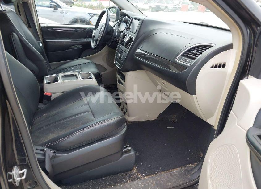 Photo 5 of 2016 Chrysler Town & COUNTRY TOURING (VIN 2C4RC1BGXGR299799)