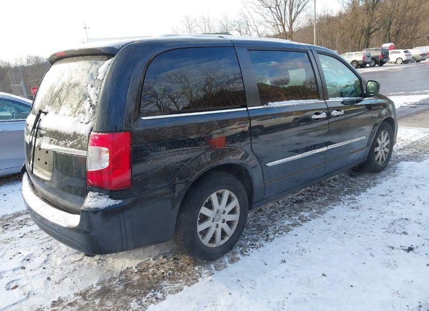 Photo 4 of 2016 Chrysler Town & COUNTRY TOURING (VIN 2C4RC1BGXGR305892)