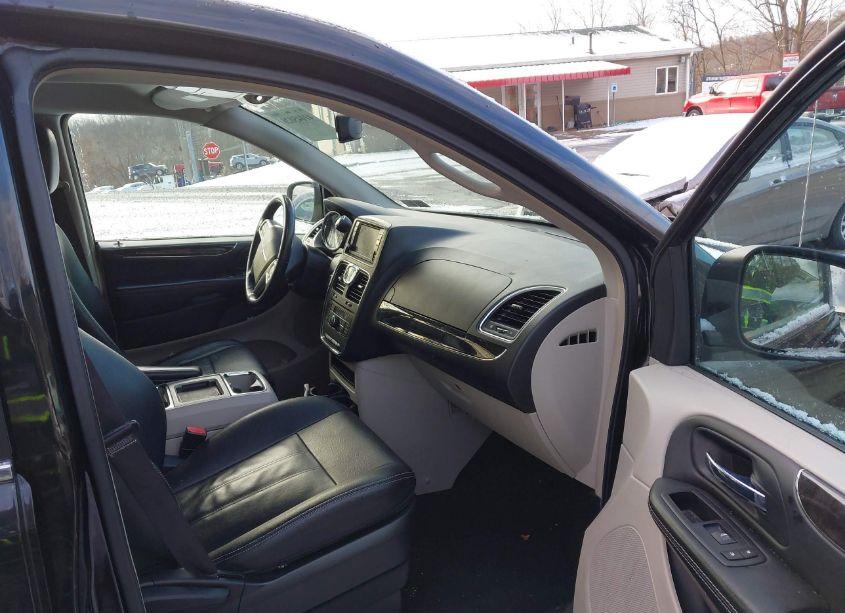 Photo 5 of 2016 Chrysler Town & COUNTRY TOURING (VIN 2C4RC1BGXGR305892)