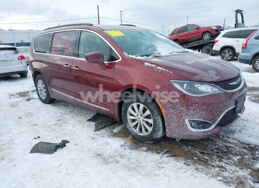 2017 Chrysler Pacifica TOURING-L (VIN 2C4RC1BGXHR520593) main photo