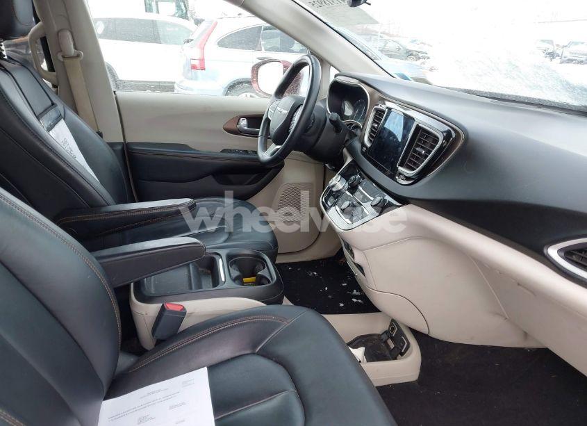 Photo 5 of 2017 Chrysler Pacifica TOURING-L (VIN 2C4RC1BGXHR520593)