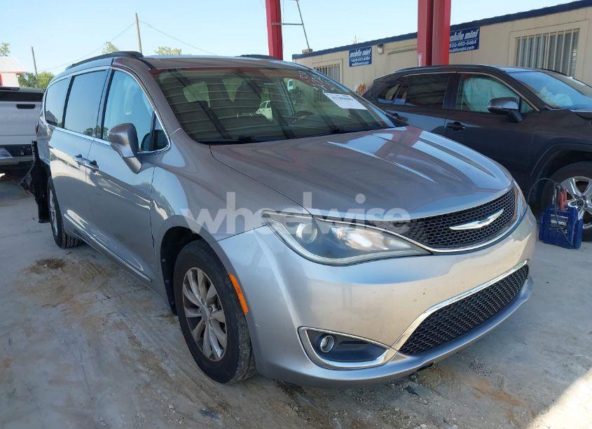 2017 Chrysler Pacifica TOURING-L (VIN 2C4RC1BGXHR529987) main photo