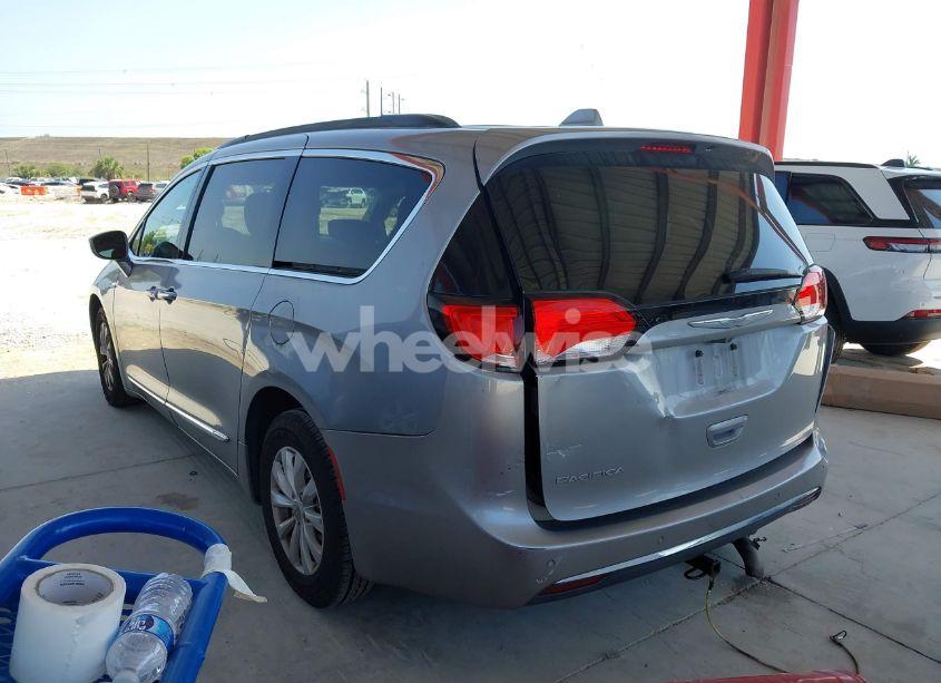 Photo 3 of 2017 Chrysler Pacifica TOURING-L (VIN 2C4RC1BGXHR529987)