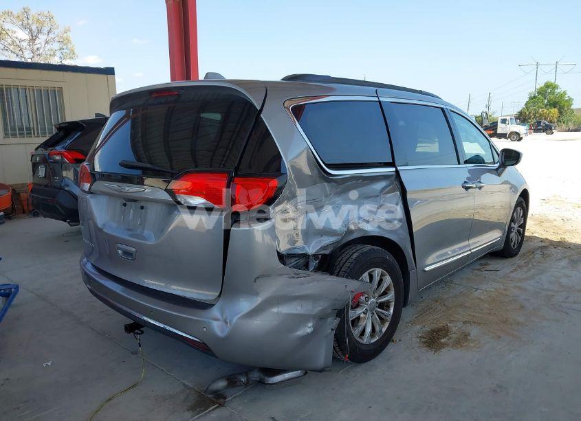 Photo 4 of 2017 Chrysler Pacifica TOURING-L (VIN 2C4RC1BGXHR529987)