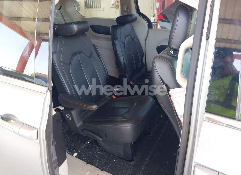 Photo 8 of 2017 Chrysler Pacifica TOURING-L (VIN 2C4RC1BGXHR529987)