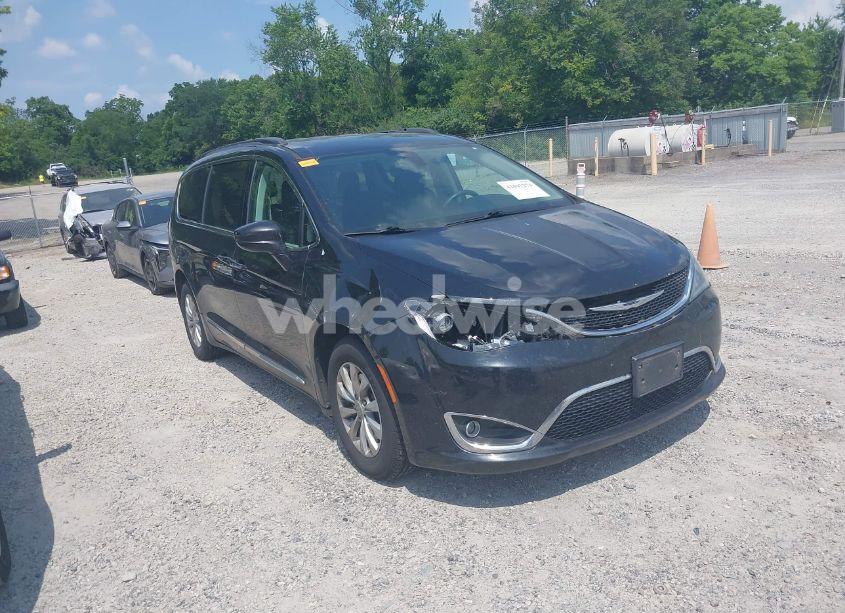 2017 Chrysler Pacifica TOURING-L (VIN 2C4RC1BGXHR535224) main photo