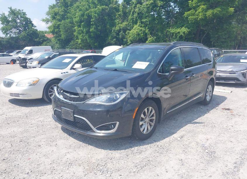 Photo 2 of 2017 Chrysler Pacifica TOURING-L (VIN 2C4RC1BGXHR535224)