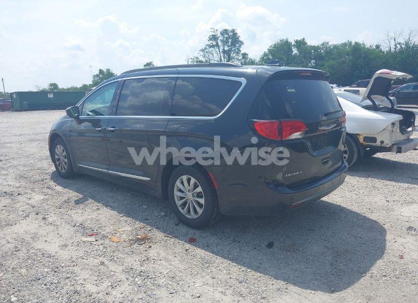 Photo 3 of 2017 Chrysler Pacifica TOURING-L (VIN 2C4RC1BGXHR535224)