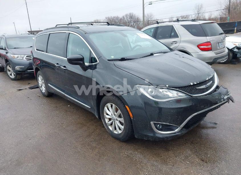 2017 Chrysler Pacifica TOURING-L (VIN 2C4RC1BGXHR598856) main photo