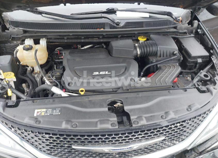 Photo 10 of 2017 Chrysler Pacifica TOURING-L (VIN 2C4RC1BGXHR598856)