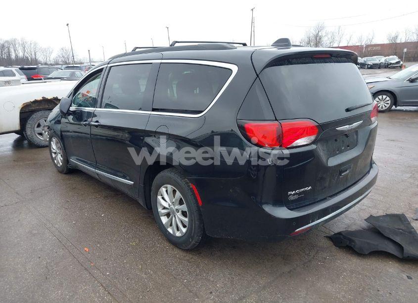 Photo 3 of 2017 Chrysler Pacifica TOURING-L (VIN 2C4RC1BGXHR598856)