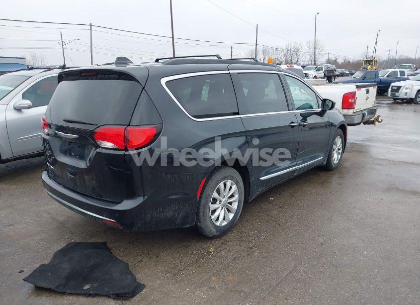 Photo 4 of 2017 Chrysler Pacifica TOURING-L (VIN 2C4RC1BGXHR598856)