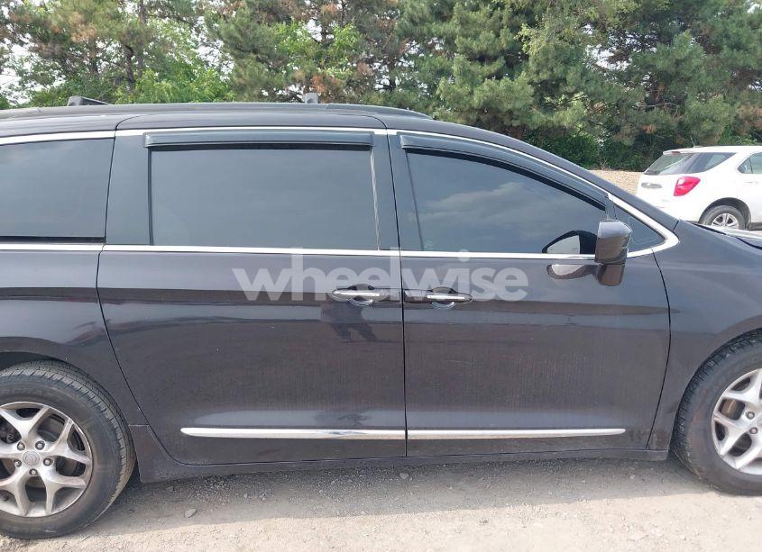 Photo 13 of 2017 Chrysler Pacifica TOURING-L (VIN 2C4RC1BGXHR668162)